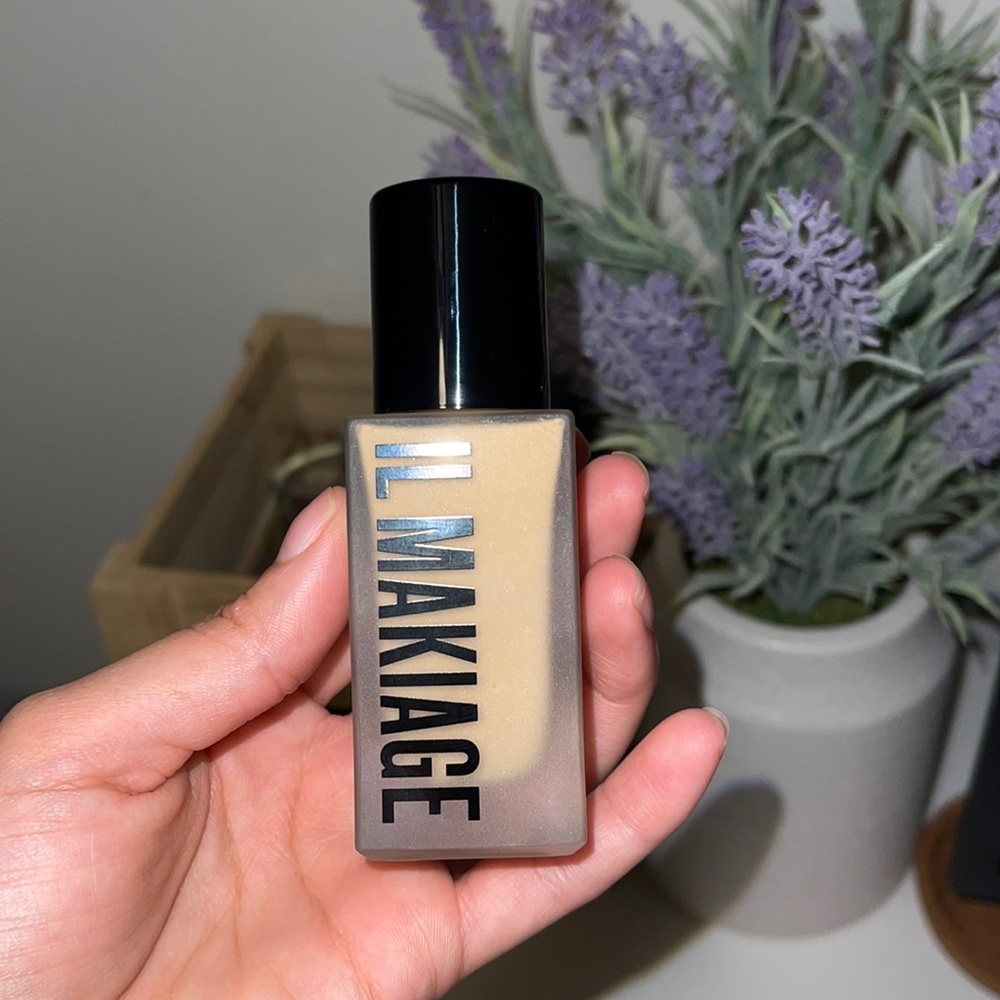 IL woke up like this foundation 075